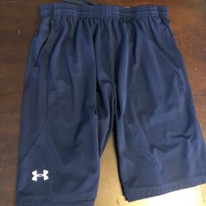 Under Armour navy shorts feat back pocket (large)
